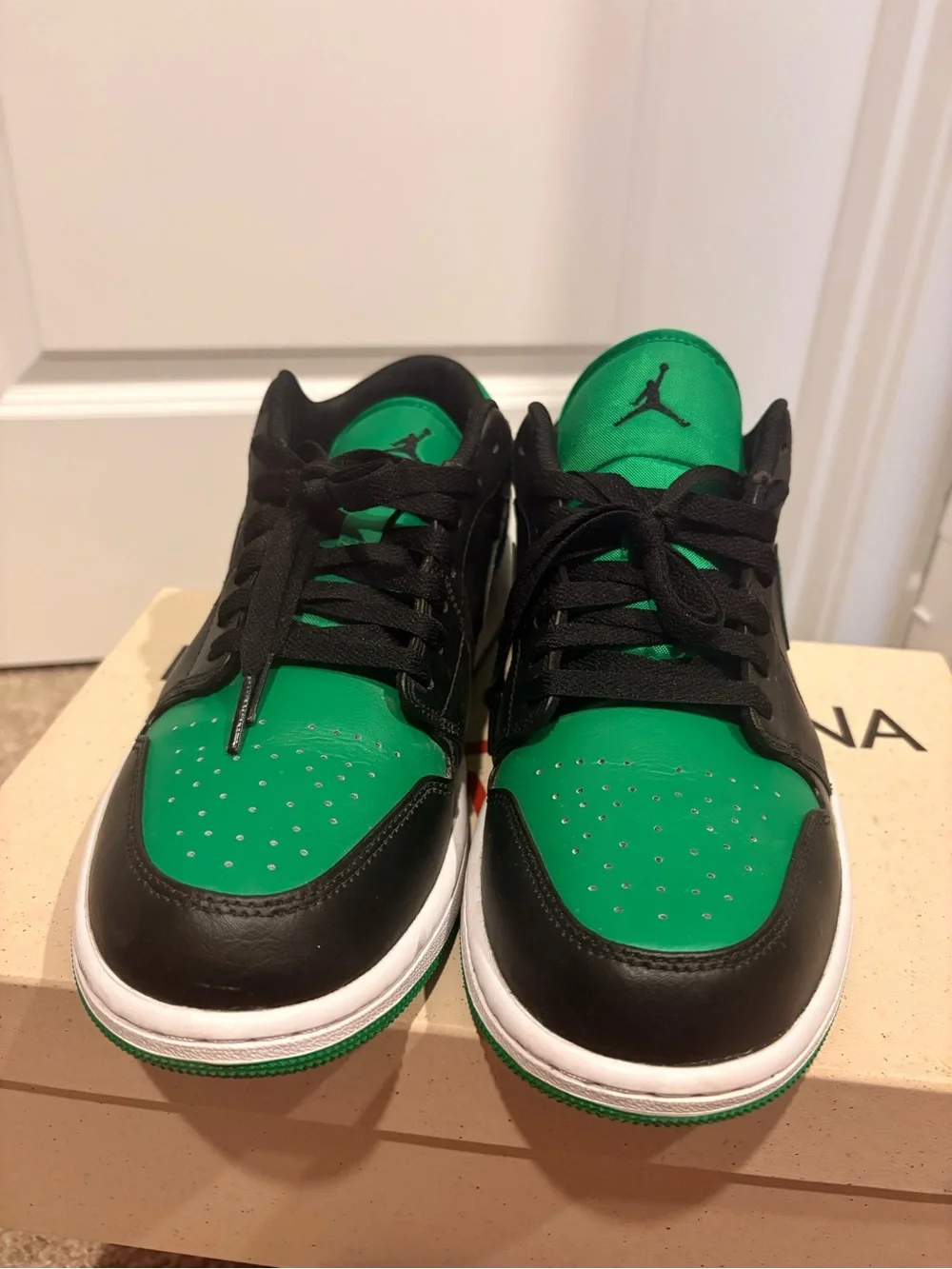 Men’s Jordan Lucky Green 1s